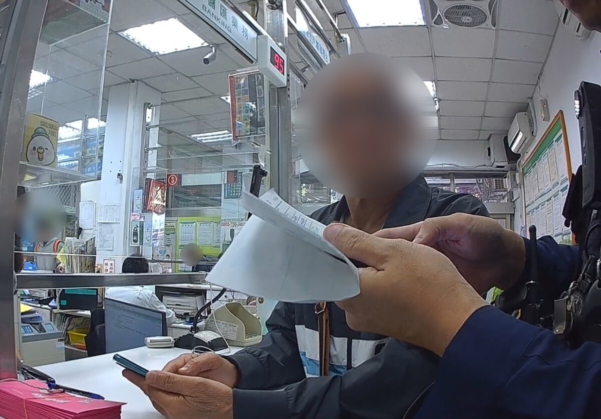 ▲男子資助女友購買機車,以支付出遊住宿費為由試圖闖關,被機警的行員察覺有異通報警方。.