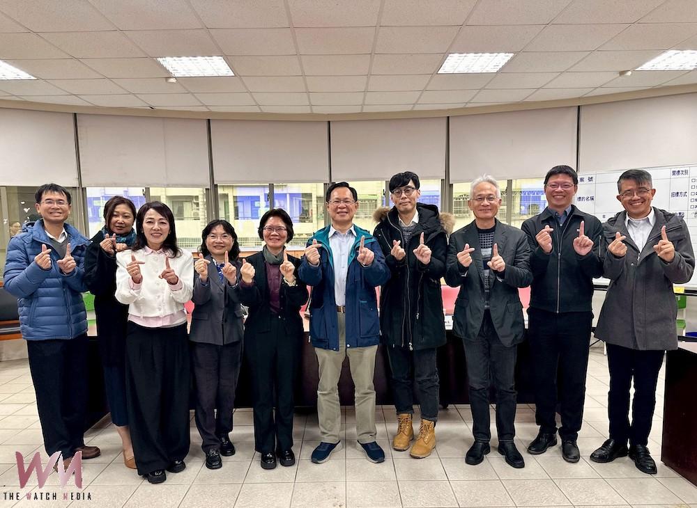 民眾黨不分區立法委員張啓楷邀教育部和運動部等相關部會協商嘉義市棒球場照明改善及嘉北、志航、蘭潭等國小、嘉義國中、蘭潭國中等多所學校申請補助案,力拚最快三月通過。(圖/張啓楷立委服務處提供)