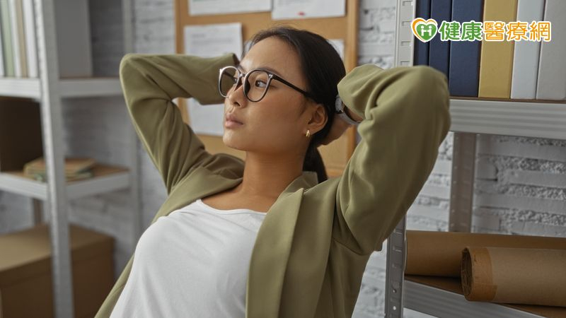 我們如何被自己的想法控制?從假設、歸納、刪除到扭曲一次看懂