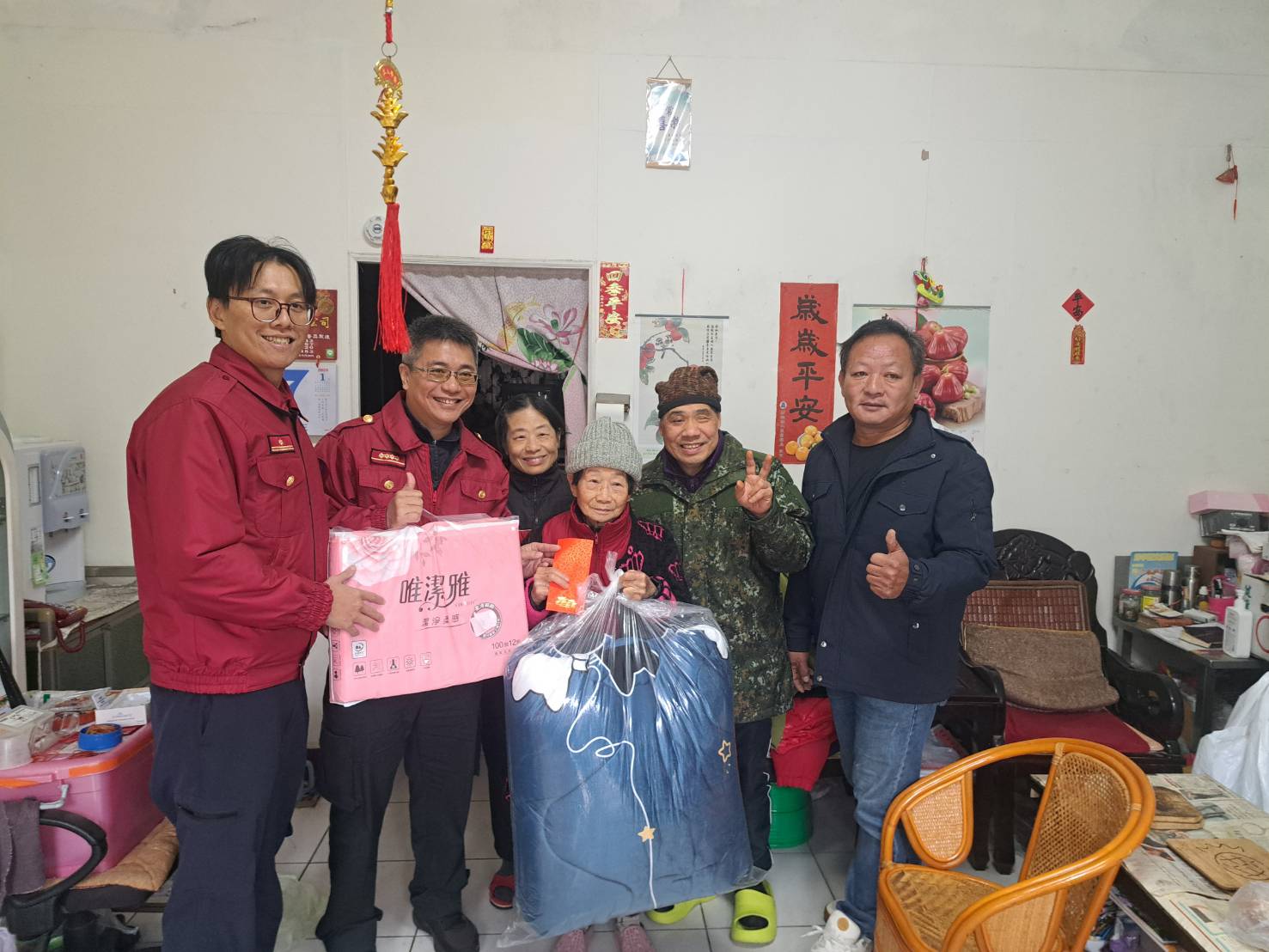 桃消圳頂分隊關懷弱勢長者 寒冬送生活物資助度好年 S 22053612 0