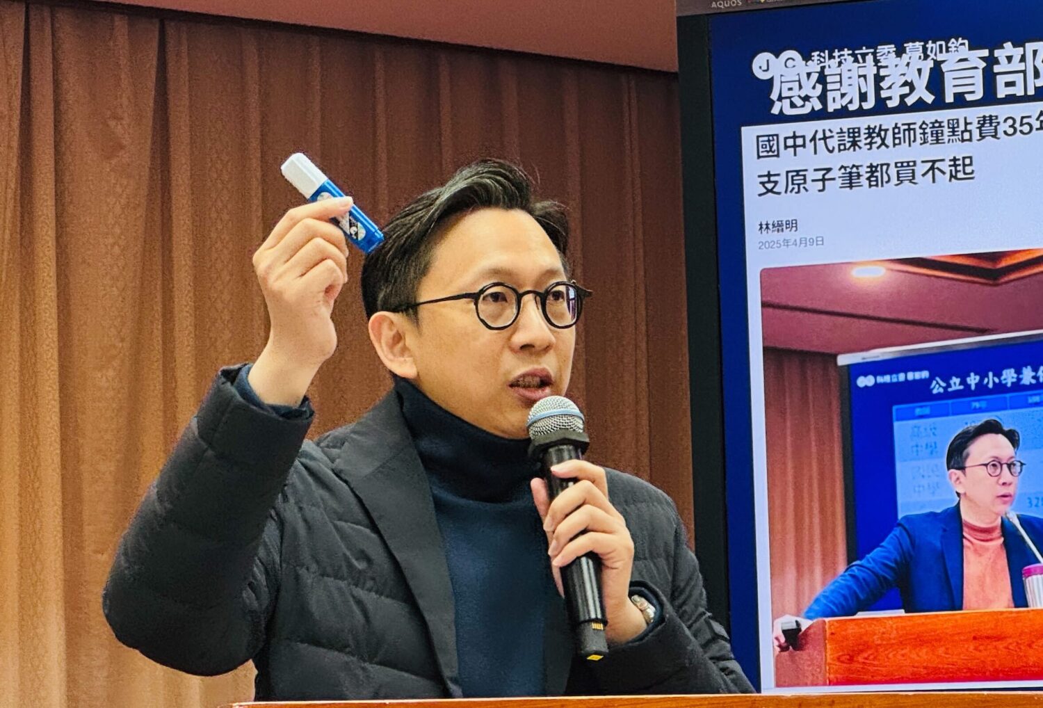 葛如鈞今日在立法院教育及文化委員會質詢教育部次長張廖萬堅。(圖／葛如鈞國會辦公室)