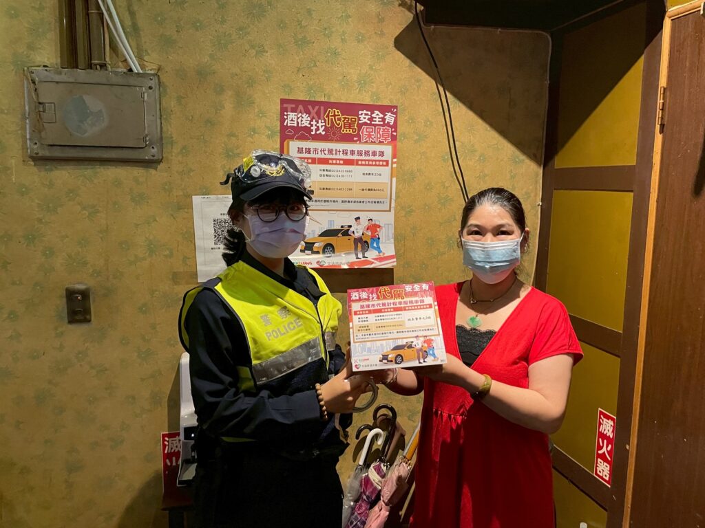 聚餐歡樂不酒駕 基四警前往飲酒場所加強宣導 28 1767859643444