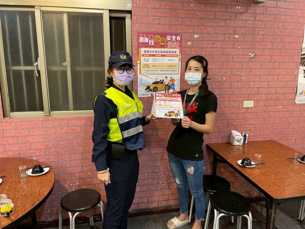聚餐歡樂不酒駕 基四警前往飲酒場所加強宣導 29 1767859643527