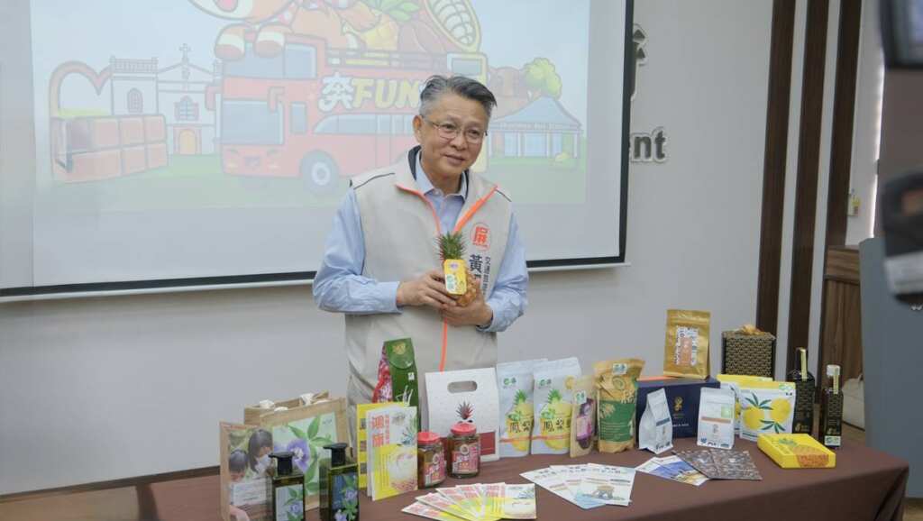 ▲「奔FUN 185」雙層巴士熱鬧回歸,搭上沿山公路開啟屏東慢活農遊之旅。
