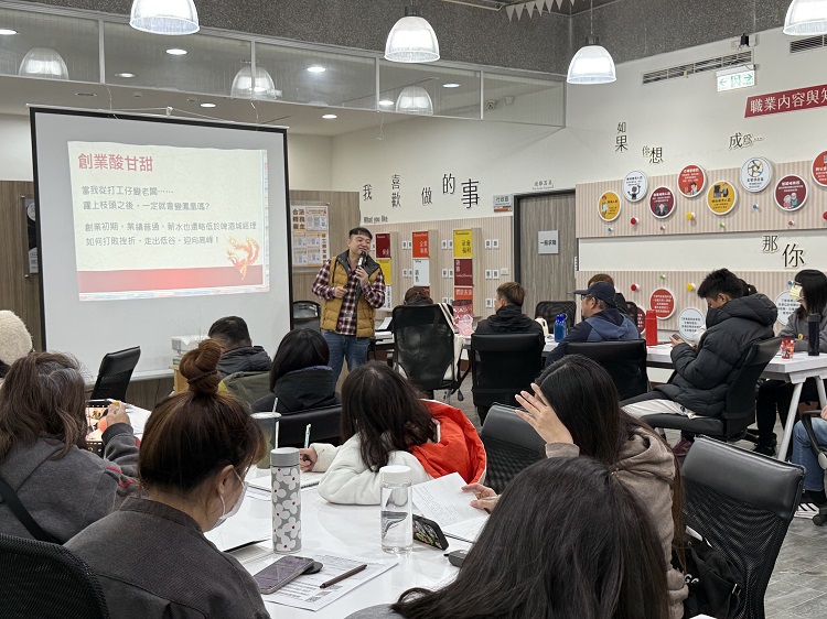 ▲七年級餐飲王現身虎尾就業中心：從「機車老闆」到五家店負責人的逆襲之路。（記者劉春生攝）