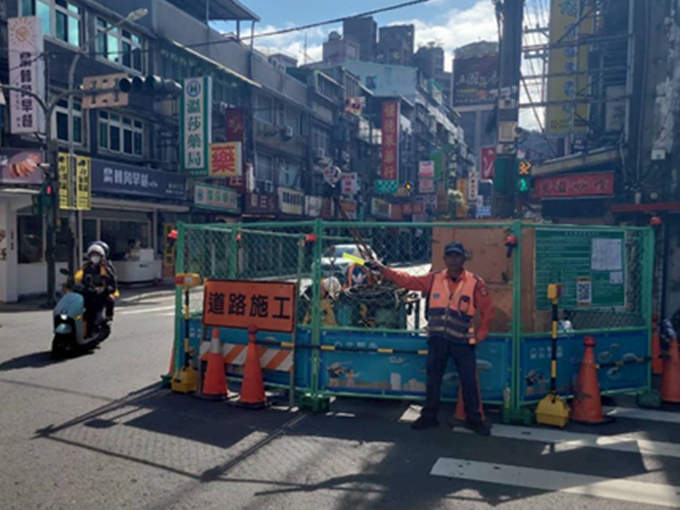 克服地底6米深及密集管網 中和員山路370戶污水管搶修完工 - https://www.watchmedia01.com