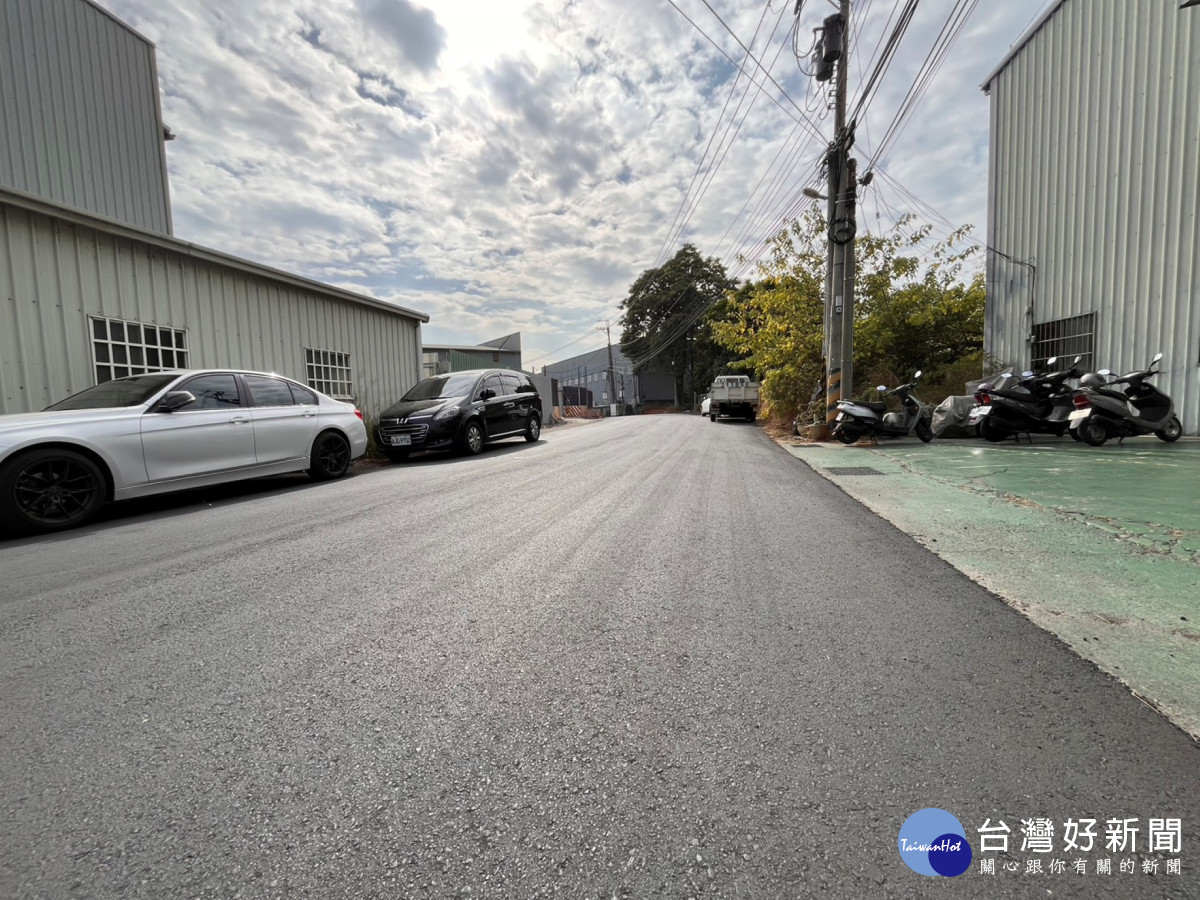 大里區草堤路158巷重新鋪設道路長度約440公尺,讓巷道通行更加安全順暢
