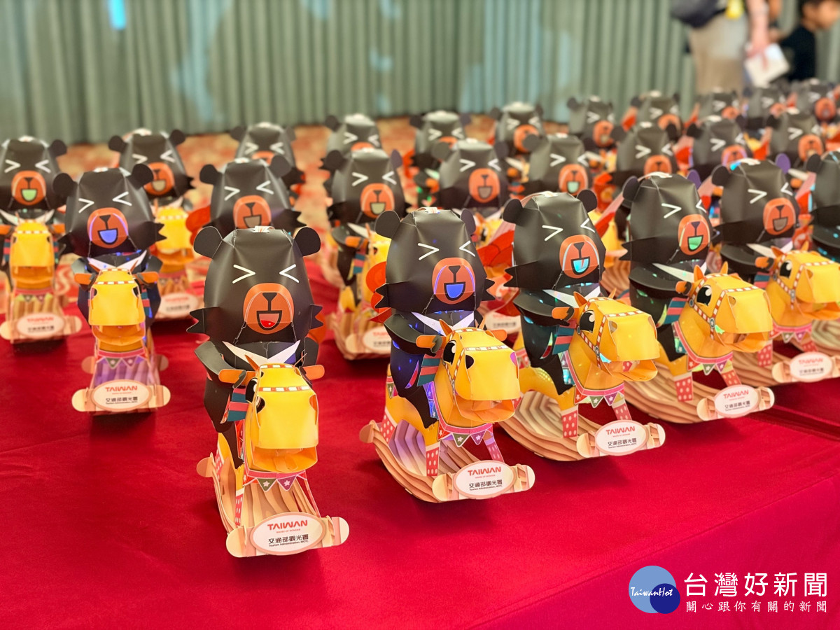 2026台灣燈會主燈「光沐—世界的阿里山」及小提燈「喔熊馬抵嘉」造型亮相/嘉縣府提供