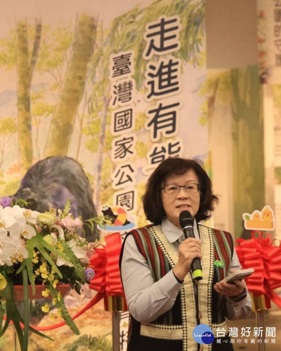 玉山國家公園管理處長盧淑妃邀請民眾於市區近距離認識臺灣森林中的靈魂角色─臺灣黑熊,推廣臺灣黑熊生態保育。(玉管處提供)