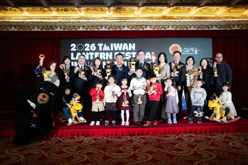 2026台灣燈會主燈小提燈 「喔熊馬抵嘉」 融合嘉義縣名造型亮相 逗趣又可愛！