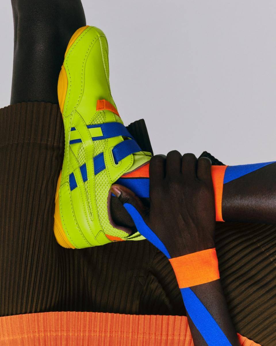 動感與優雅交融!ISSEY MIYAKE 連袂 Asics 打造創意大作「肌貼」鞋履 HYPER TAPING