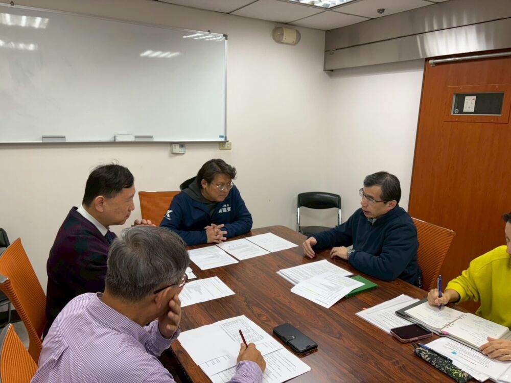 不滿財力級次調整為一級 黃建賓偕台東縣府北上中央抗議 244 不滿財力級次調整為一級 黃建賓偕台東縣府北上中央抗議 243