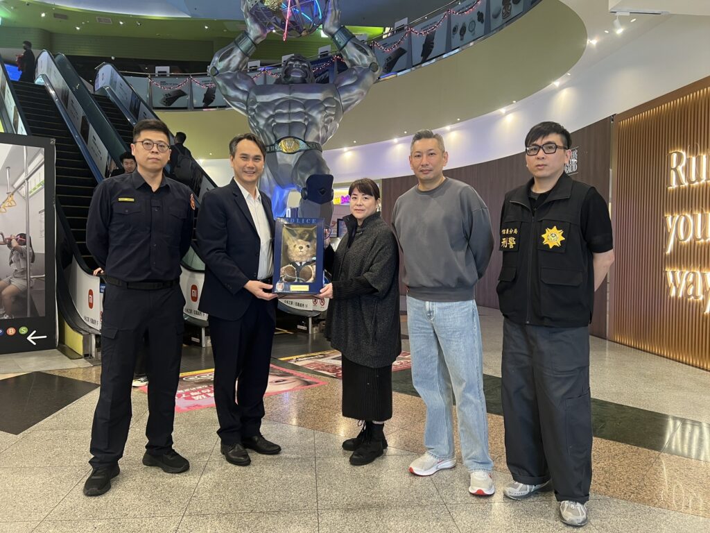 警民攜手守護商圈安全 信義分局攜百貨業者強化治安防護網 40 %E4%BA%8C 9