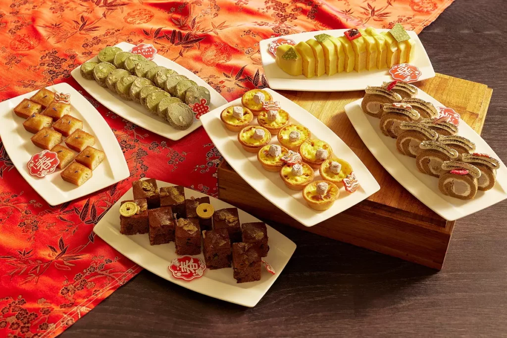 鉑麗安自助餐甜點區呼應節慶，特別推出烏梅酒黑糖糕、桂花蜂蜜費南雪等多款甜品。(圖/ JR東日本大飯店台北)
