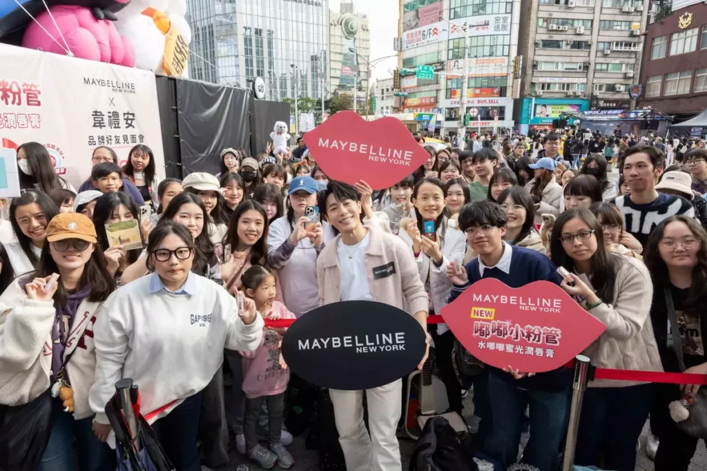 媚比琳品牌好友、金曲創作才子 韋禮安,宣佈2026年再度前進小巨蛋,舉辦個人演唱會,以及發行新專輯的喜訊。(圖片提供: 媚比琳)