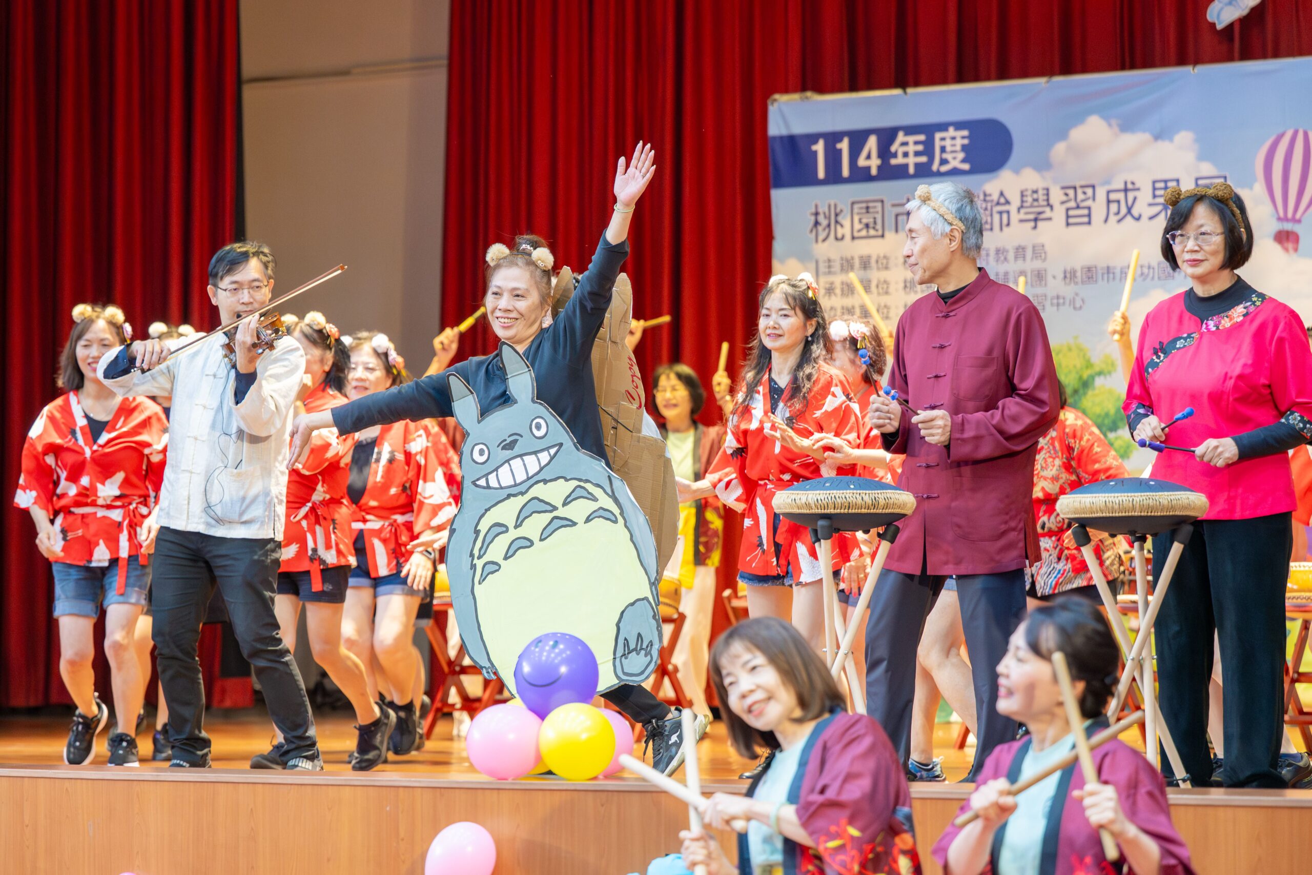 桃園樂齡學習中心展現亮眼成果 長輩登台展現不老生命力 222c03a9 f35f 44ff 9455 a58e40abb023 scaled