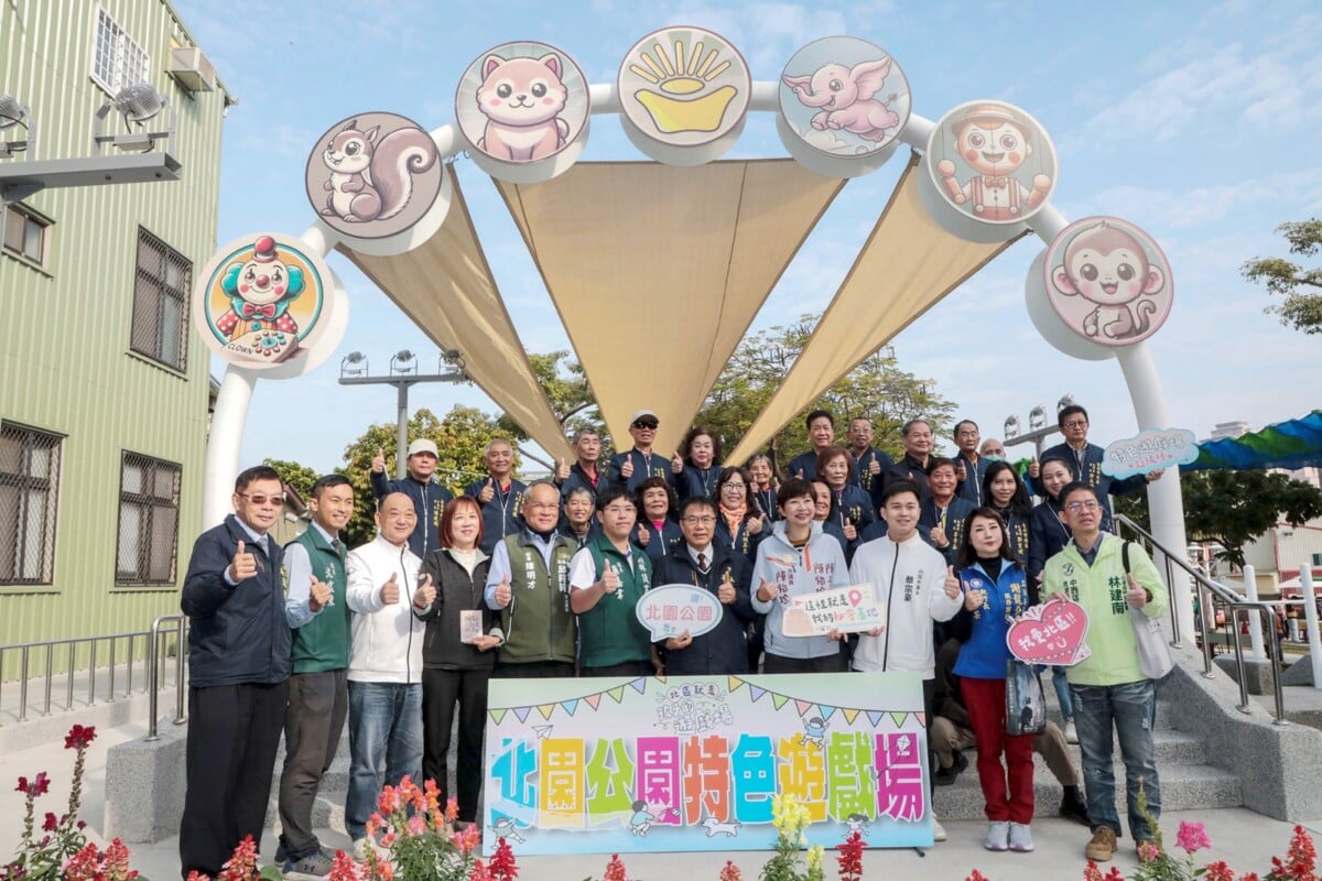 ▲今日活動結合「懷舊童玩闖關遊戲」,將全新完工的「寬版磨石子溜滑梯」巧妙設計成巨型「真人版彈珠台。