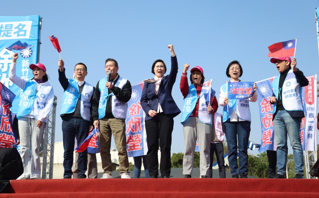 國會戰隊、逾萬民眾熱情相挺造勢 徐欣瑩起手式展現強悍陸戰實力 39 115011111