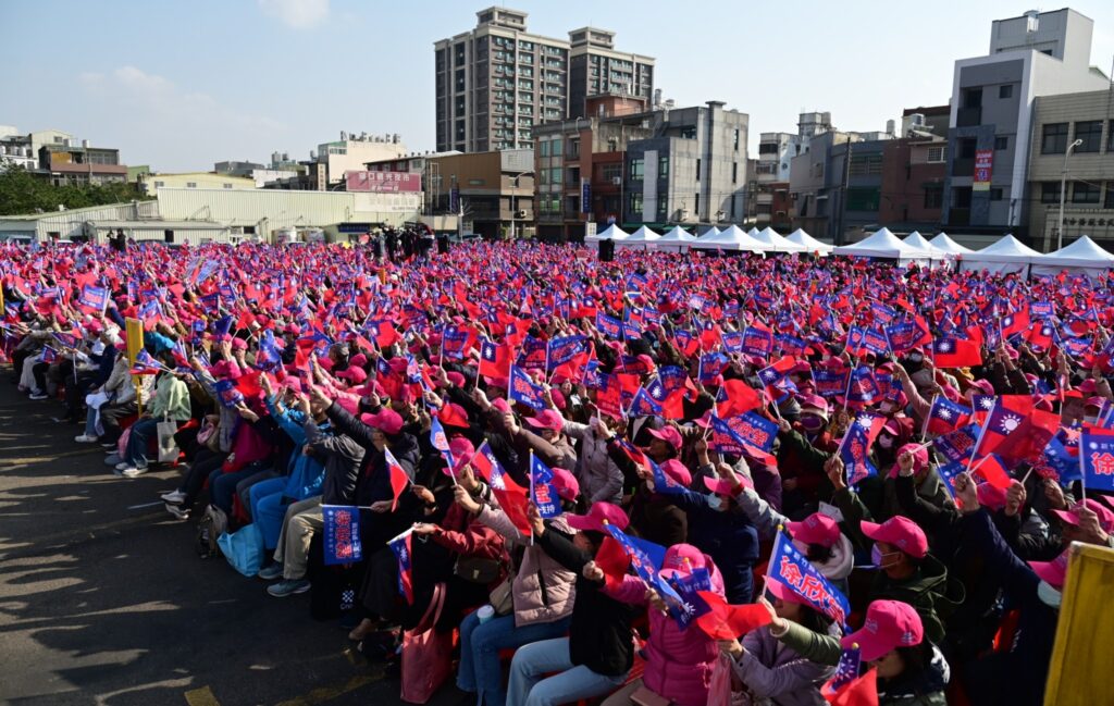 國會戰隊、逾萬民眾熱情相挺造勢 徐欣瑩起手式展現強悍陸戰實力 40 115011112