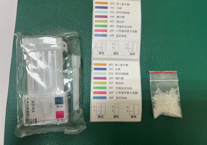 阻斷毒品「零容忍」 新莊警高強度執法落實攻勢勤務 36 《圖說》梁姓男子持有安非它命證物。〈新莊分局提供〉