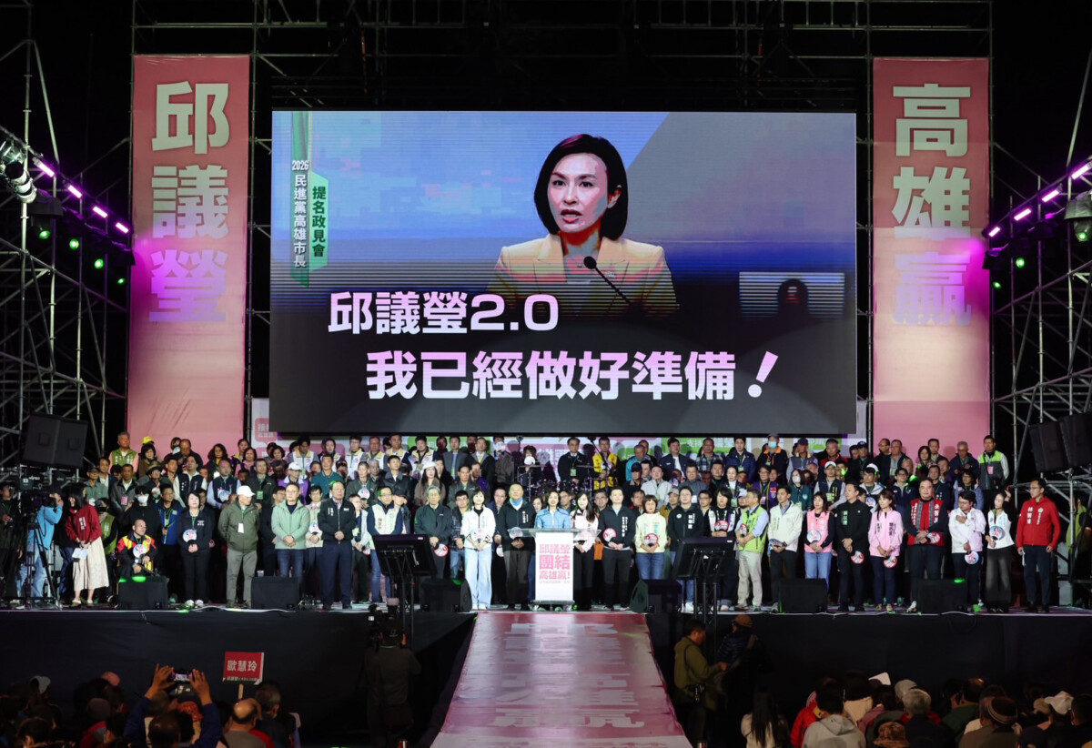 民進黨高雄市長初選進入關鍵倒數,邱議瑩邀集來自各縣市的黨內民代化身她的分身。(圖/邱議瑩辦公室提供)