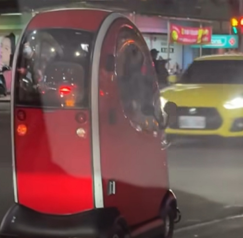 全罩式電動代步車「車道打方向燈轉彎」 龍潭警:依行人規定罰500 fa65de6q5s
