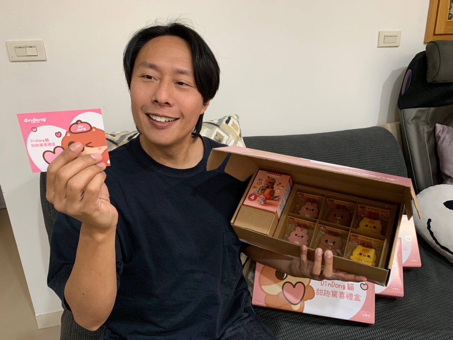 張啟樂準備的彌月禮盒是從香港來到台灣的Din Dong貓為他特製這個彌月禮盒,而且市面上並沒有販售。(圖/張啟樂 提供)