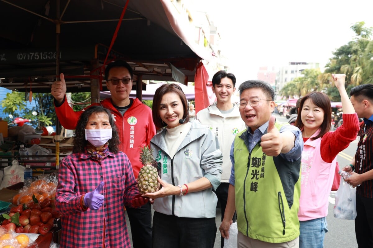 ▲全台議員化身分身出擊!12 市場同步掃街 高雄刮起邱議瑩旋風。