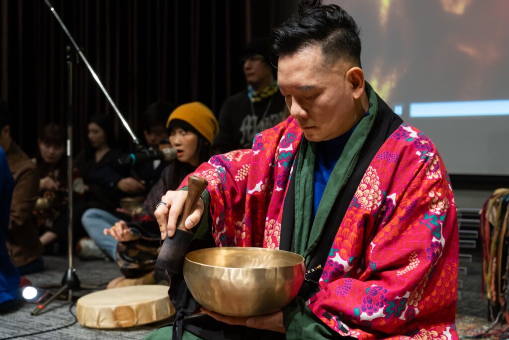 音樂人田定豐、朱衍舞新書登上暢銷榜,號召20多位群星金光閃閃同台挑戰金氏紀錄 42 S 234225689 1024x683 1