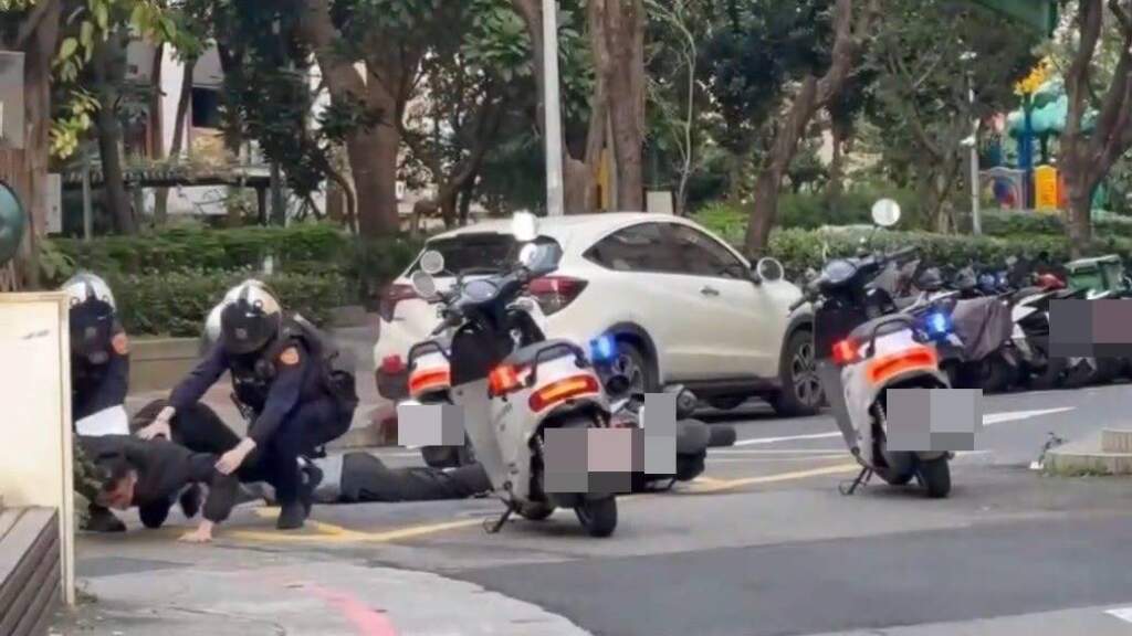 ▲實施防搶暨攔截圍捕演練。