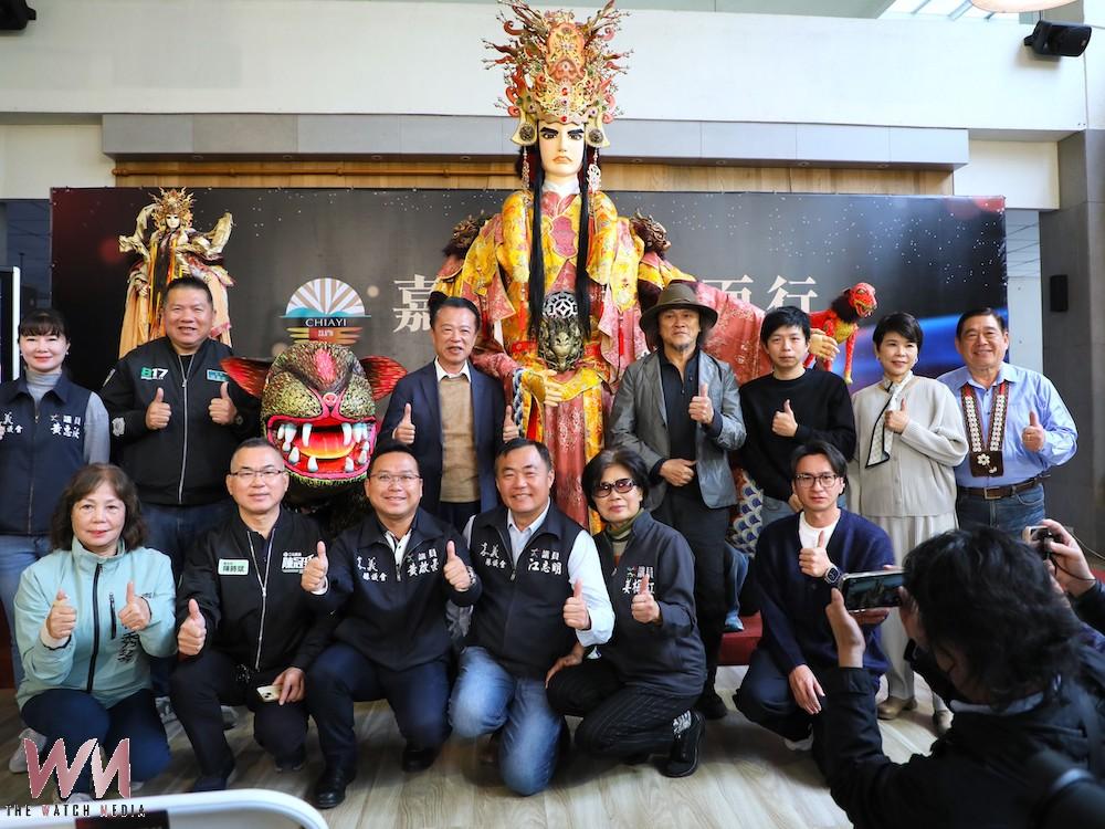 嘉義縣政府喜迎2026台灣燈會,今(12)日在翁章梁縣長親自主持下,舉辦「嘉義・乘光而行—燈會形象廣告暨嘉義夢燈區發布記者會」,讓外界提前看見燈會核心內容與後續規劃方向。(圖/嘉義縣政府提供)