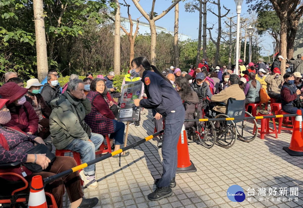 大園警結合農民節活動提醒勿酒駕。