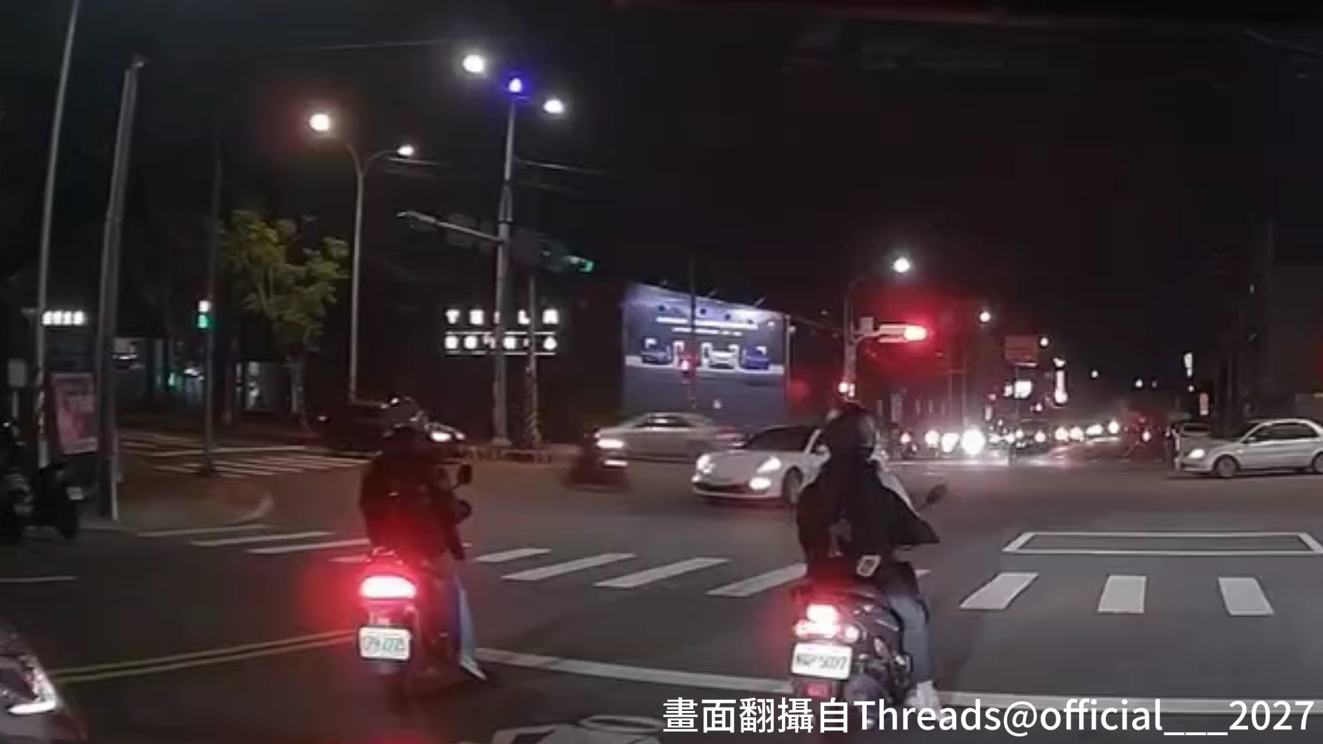 桃園市蘆竹區昨(12)日晚間18時許發生1起驚悚車禍。