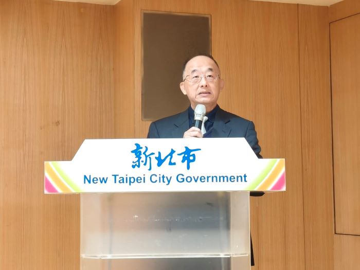 新北抽驗春節應景食品 2件不合格 即起發送簡易試劑 47 《圖說》衛生局副局長馬景野說明抽驗市售春節應景食品,並針對網路購物平臺販售知名冷凍年菜抽驗結果。〈記者葉柏成攝〉