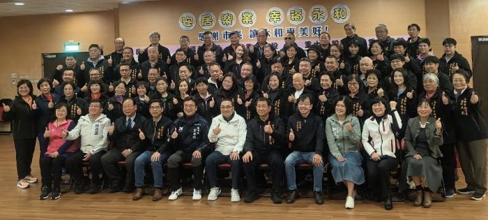 新北115年行動治理永和首登場 侯:並肩作戰解決各項挑戰 50 《圖說》侯友宜市長率領市府團隊與永和區里長合影。〈民政局提供〉