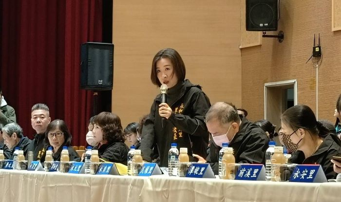 新北115年行動治理永和首登場 侯:並肩作戰解決各項挑戰 51 《圖說》永和里長積極參與會議發表,市府與里長共同為市民服務。〈民政局提供〉