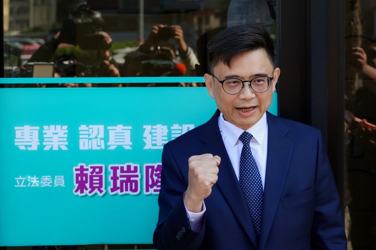 賴瑞隆高雄市長初選勝出 強調【謙卑承擔 團結高雄】