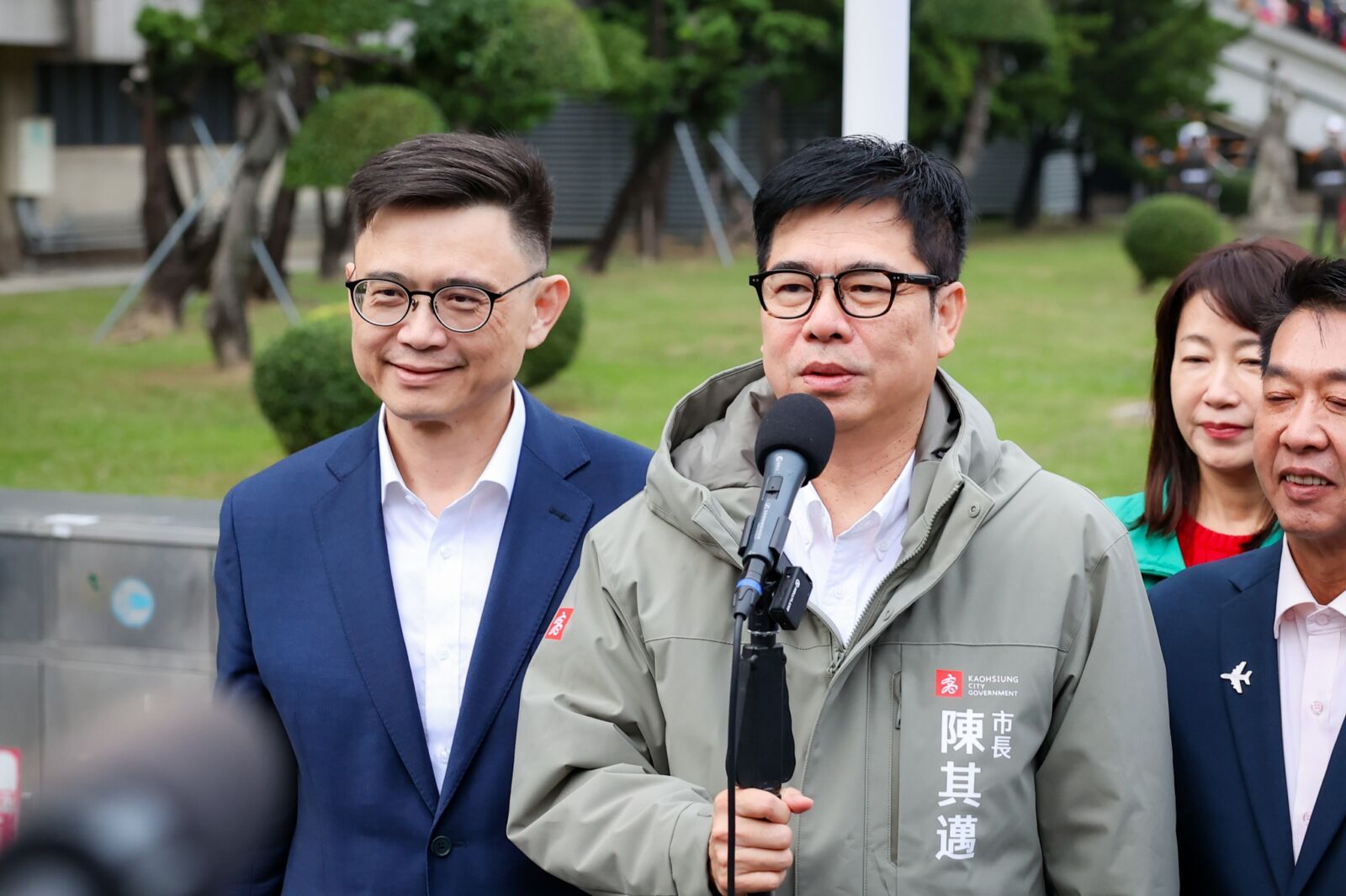 「謙卑承擔」接棒陳其邁 賴瑞隆高雄初選民調險勝邱議瑩0.6% 216 「謙卑承擔」接棒陳其邁 賴瑞隆高雄初選民調險勝邱議瑩0.6% 215