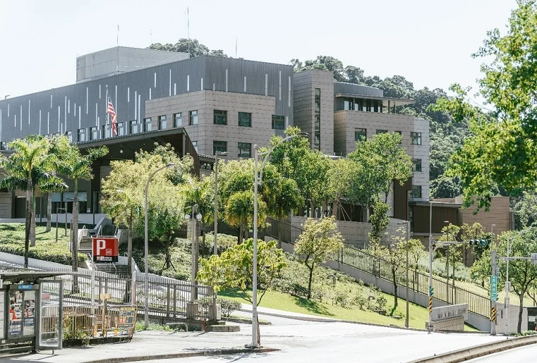 ▲美國在台協會周邊戒備森嚴,居住品質優良。