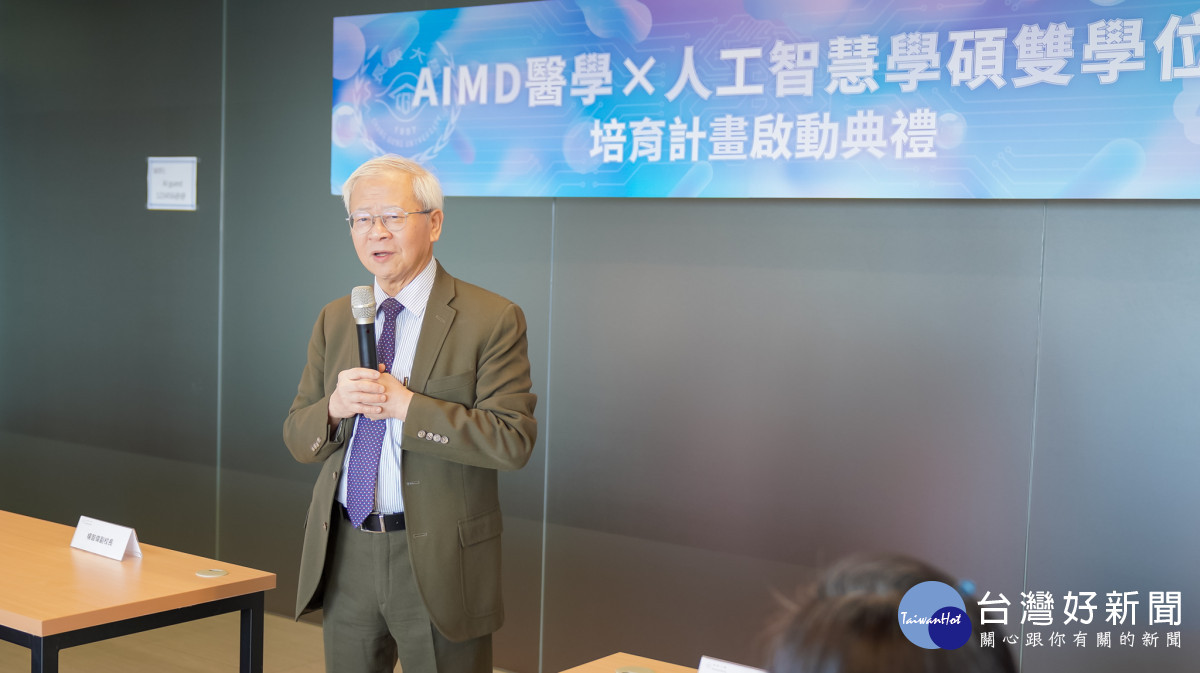 湯明哲校長期勉AIMD學碩雙學位的同學,未來成為能駕馭AI的醫師