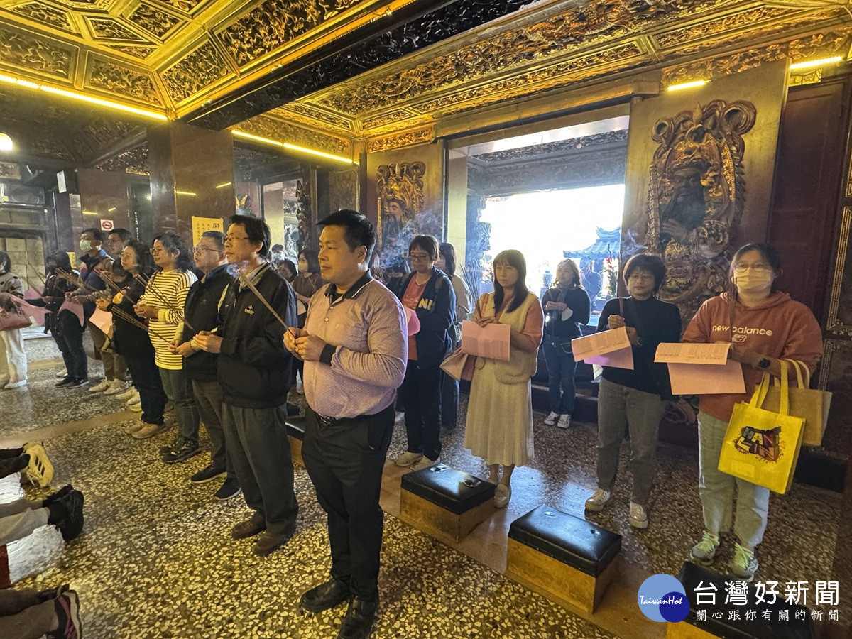 為夢想點燈~員高親師團隊齊聚孔明廟 為學測考生祈願圓夢