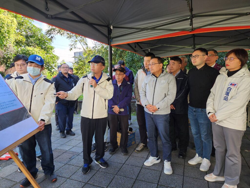 侯友宜視察汐止康寧街及伯爵街14巷坍方搶災提前完成 9 %E4%BE%AF%E5%8F%8B%E5%AE%9C%E5%B8%82%E9%95%B7%E5%8F%B3%E5%9B%9B%E8%A6%96%E5%AF%9F%E4%B8%A6%E8%81%BD%E5%8F%96%E6%B1%90%E6%AD%A2%E5%BA%B7%E5%AF%A7%E8%A1%97%E9%82%8A%E5%9D%A1%E6%BB%91%E8%90%BD%E4%BC%AF%E7%88%B5%E8%A1%9714%E5%B7%B7%E8%B7%AF%E9%9D%A2%E5%BE%A9%E5%BB%BA%E5%B7%A5%E7%A8%8B%E7%9A%84%E7%B0%A1%E5%A0%B1 1024x768 1