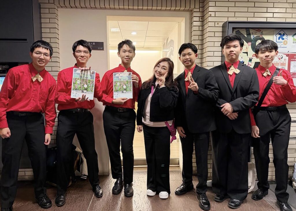 不得了!第一學府開唱,台下一排全是青春!民歌女神邰肇玫、鄭怡、王海玲全合體 44 %E4%B8%8B%E5%8D%886.28 2026 1 14%E7%9A%84%E5%BD%B1%E5%83%8F