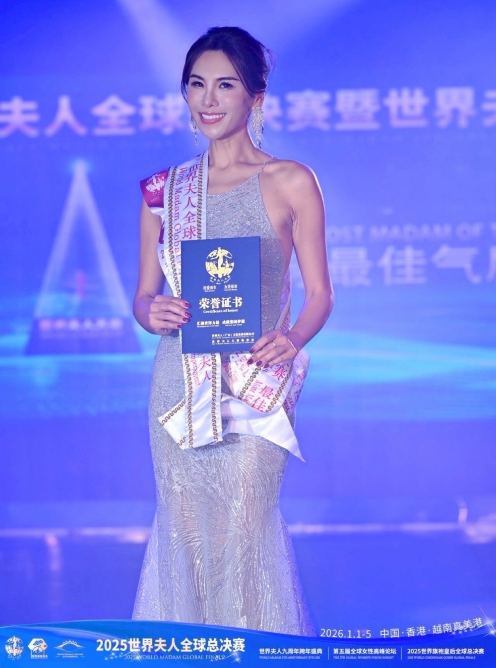 打破選美傳統!「世界氣質導師」巫鳳儀獲世界夫人雙料大獎 46 03%E4%B8%96%E7%95%8C%E5%A4%AB%E4%BA%BA%E5%85%A8%E7%90%83%E7%B8%BD%E6%B1%BA%E8%B3%BD%E5%94%AF%E4%B8%80%E9%9B%99%E6%96%99%E7%8D%8E%E9%A0%85%E5%BE%97%E4%B8%BB%E5%8F%B0%E7%81%A3%E5%A4%AB%E4%BA%BA%E5%B7%AB%E9%B3%B3%E5%84%80 %E5%85%A8%E7%90%83%E6%9C%80%E4%BD%B3%E6%B0%A3%E8%B3%AA%E5%A4%AB%E4%BA%BA%E7%8D%8E %E8%8C%83%E7%8E%89%E7%8E%B2