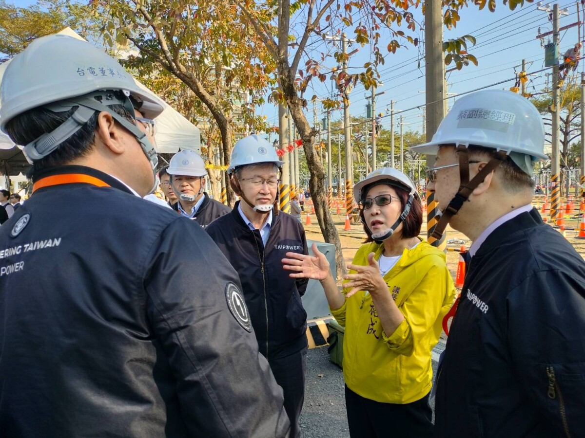 ▲高市議長康裕成特別以「台電寶寶」身分,感念台電職人守護電網。(記者 李堂安 攝)