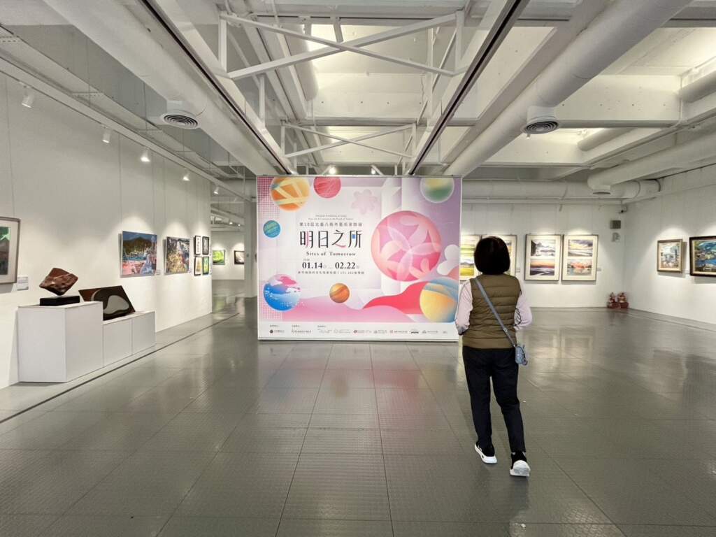 ▲「明日之所 第十屆北臺八縣市藝術家聯展」即日起至2月22日，於新竹縣政府文化局美術館101-102展廳登場。