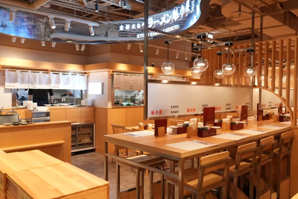 魁力屋拉麵台北旗艦店 店內裝潢
