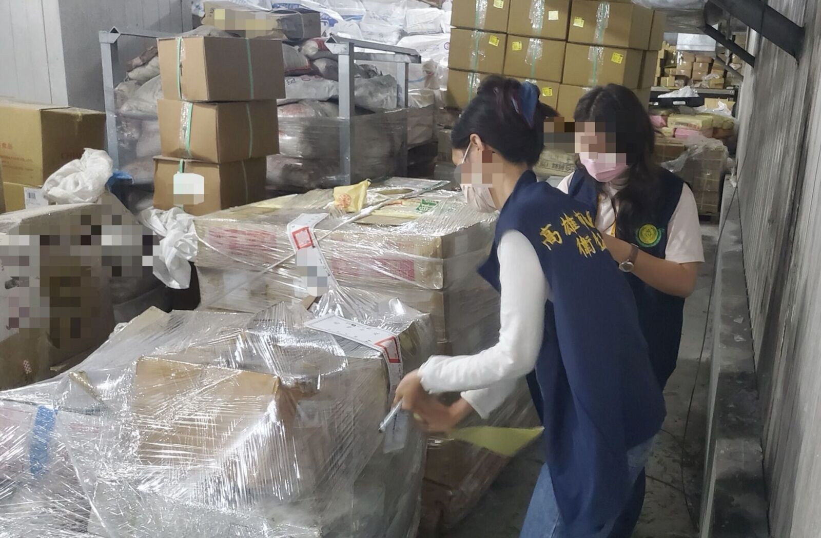 高雄倉庫驚見925公斤逾期食品 最久「雞排過期快8年」 216 高雄倉庫驚見925公斤逾期食品 最久「雞排過期快8年」 215