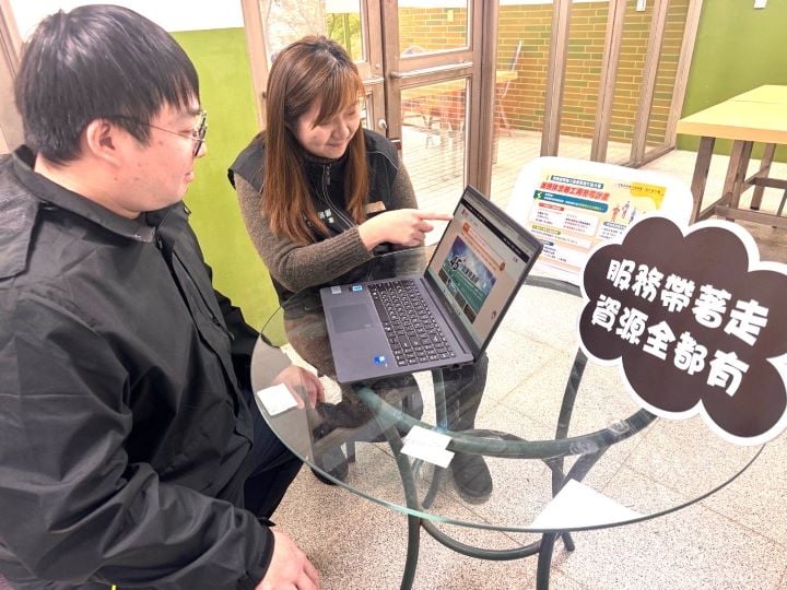 ▲勞動部「減班休息勞工再充電計畫」協助實施減班休息的勞工在工時調整期間,持續精進專業技能,每月最高可申請訓練津貼1萬6,300元。