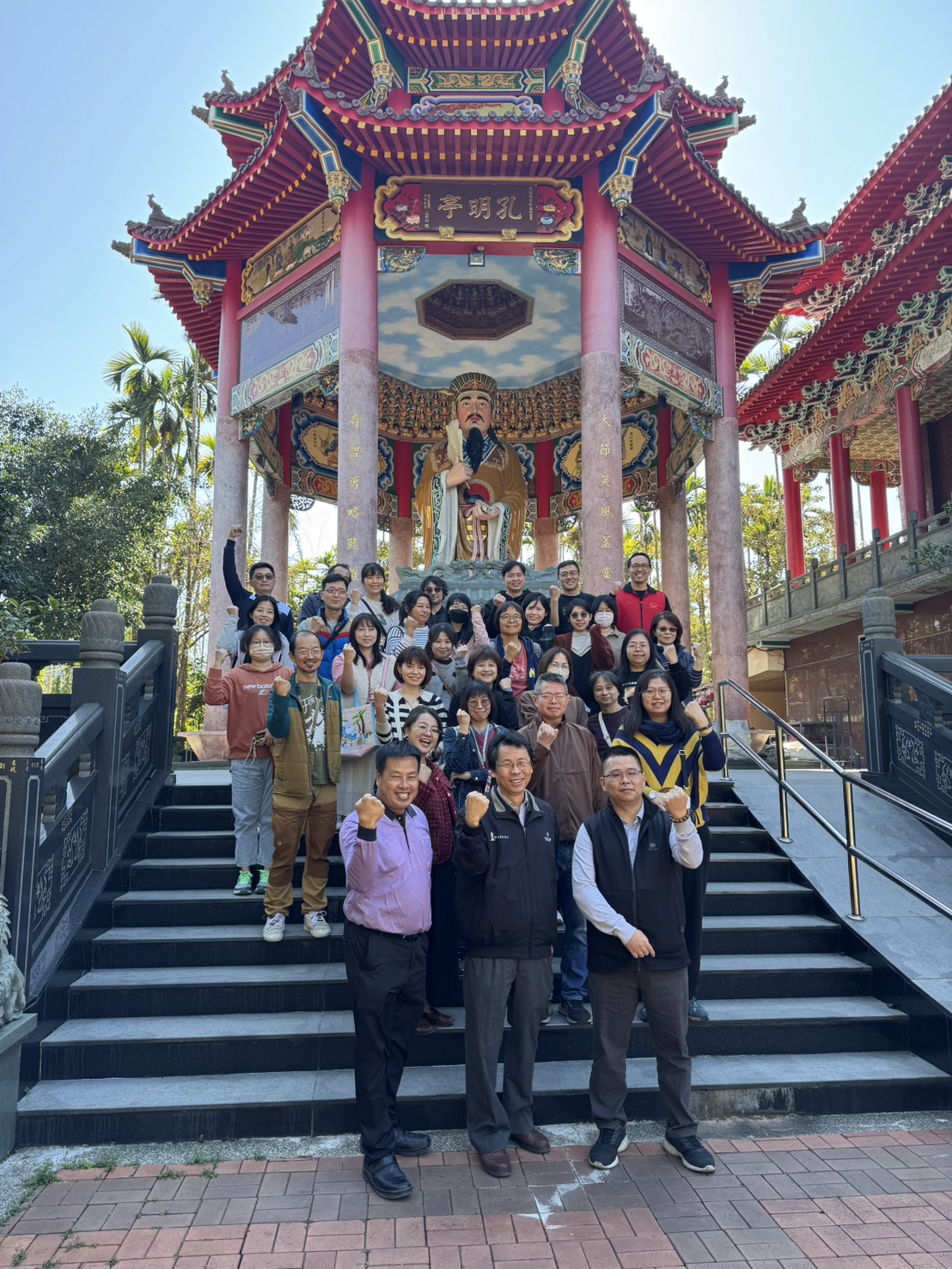 學測在即 員林高中師長與家長攜手孔明廟祈福 - https://www.watchmedia01.com